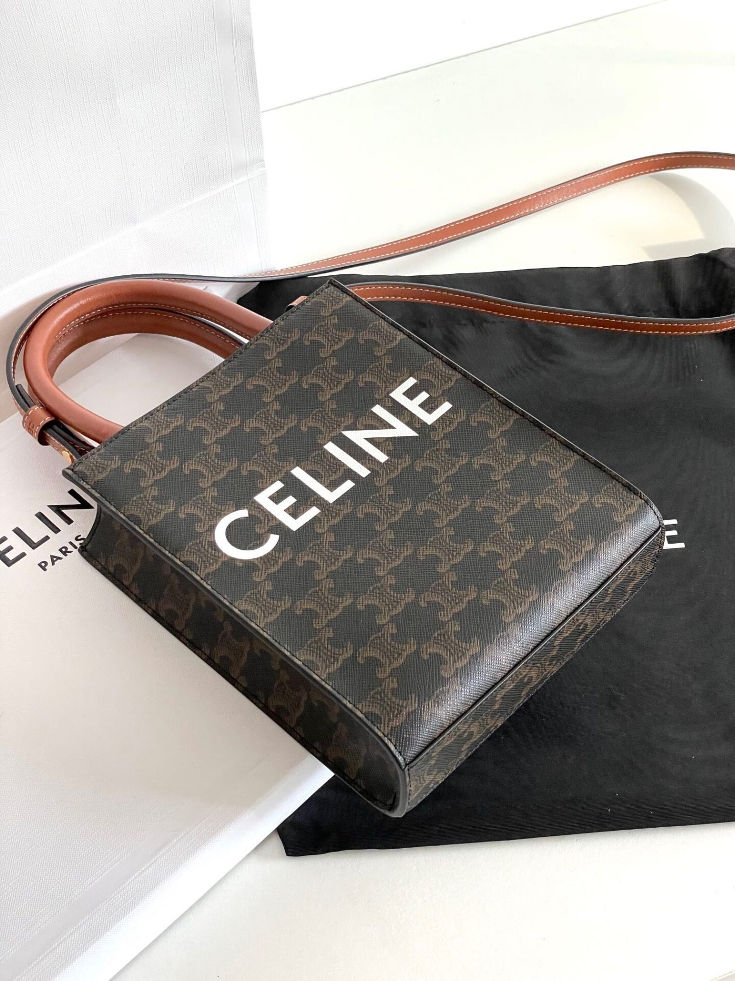 Túi Xách Nữ Celine Mini Tote Họa Tiết Monogram Like Auth 17x21cm (2) Túi Xách Nữ Celine Mini Tote Họa Tiết Monogram Like Auth 17x21cm (2)