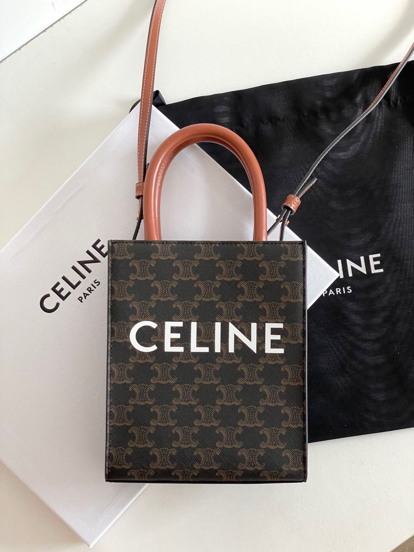 Túi Xách Nữ Celine Mini Tote Họa Tiết Monogram Like Auth 17x21cm (4) Túi Xách Nữ Celine Mini Tote Họa Tiết Monogram Like Auth 17x21cm (2)