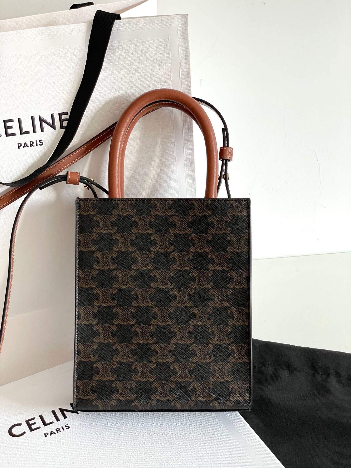 Túi Xách Nữ Celine Mini Tote Họa Tiết Monogram Like Auth 17x21cm (5) Túi Xách Nữ Celine Mini Tote Họa Tiết Monogram Like Auth 17x21cm (2)