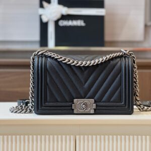 Túi Xách Nữ Chanel Boy Medium Màu Đen Like Auth Vân Chữ V 25cm (2)
