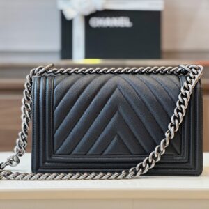 Túi Xách Nữ Chanel Boy Medium Màu Đen Like Auth Vân Chữ V 25cm (2)