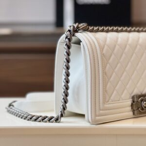 Túi Xách Nữ Chanel Boy Medium Màu Trắng Like Auth Cao Cấp 25cm (2)