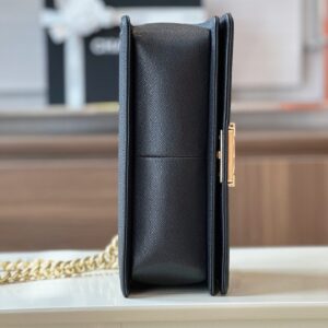 Túi Xách Nữ Chanel Boy Medium Rep 11 Cao Cấp Màu Đen Khóa Vàng 25cm (2)