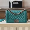 Túi Xách Nữ Chanel Boy Medium Vân Chữ V Rep 11 Cao Cấp Màu Xanh 25cm (2)