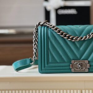 Túi Xách Nữ Chanel Boy Medium Vân Chữ V Rep 11 Cao Cấp Màu Xanh 25cm (2)