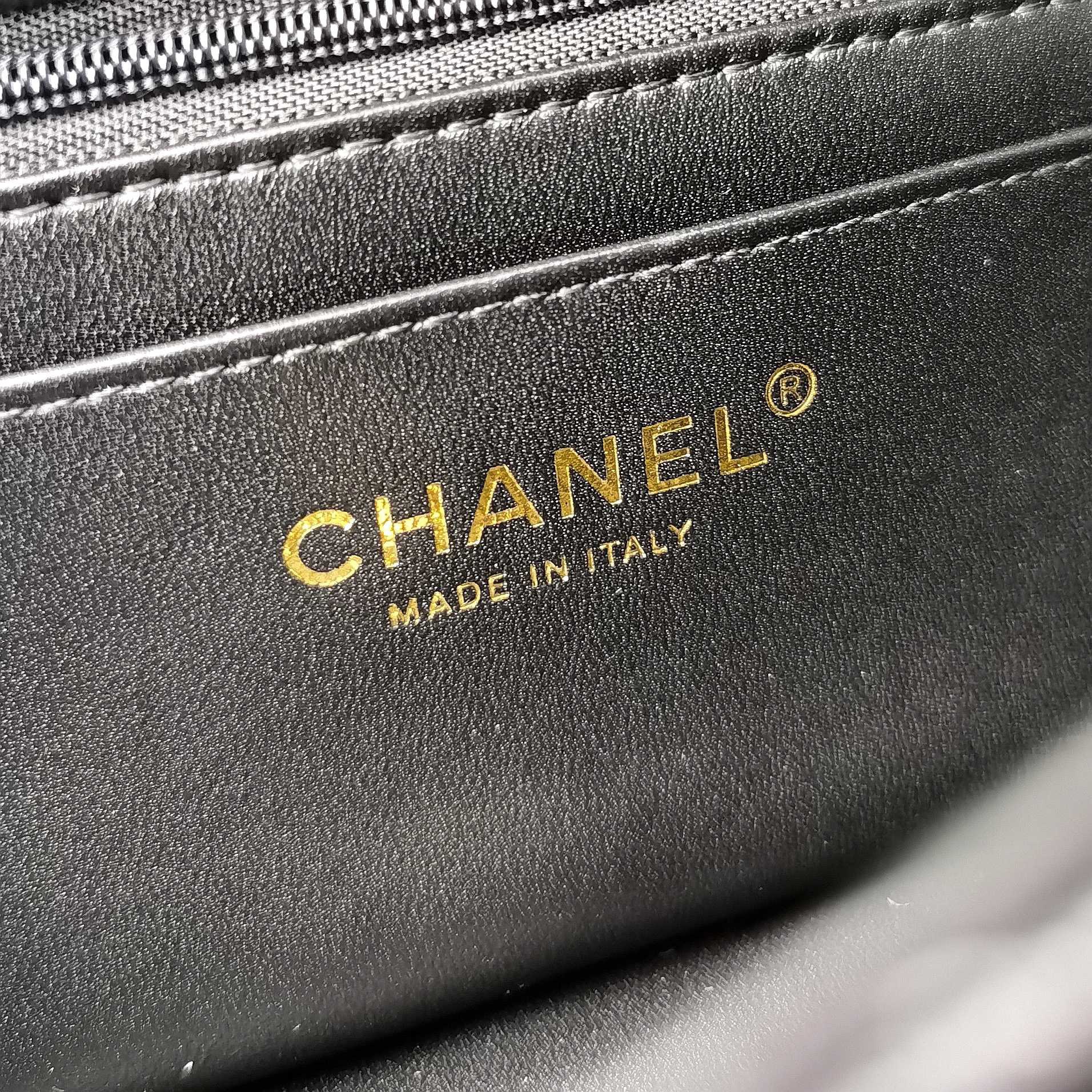 Túi Xách Nữ Chanel Handle Replica 11 Cao Cấp Màu Đen 20cm (3) Túi Xách Nữ Chanel Handle Replica 11 Cao Cấp Màu Đen 20cm (1)