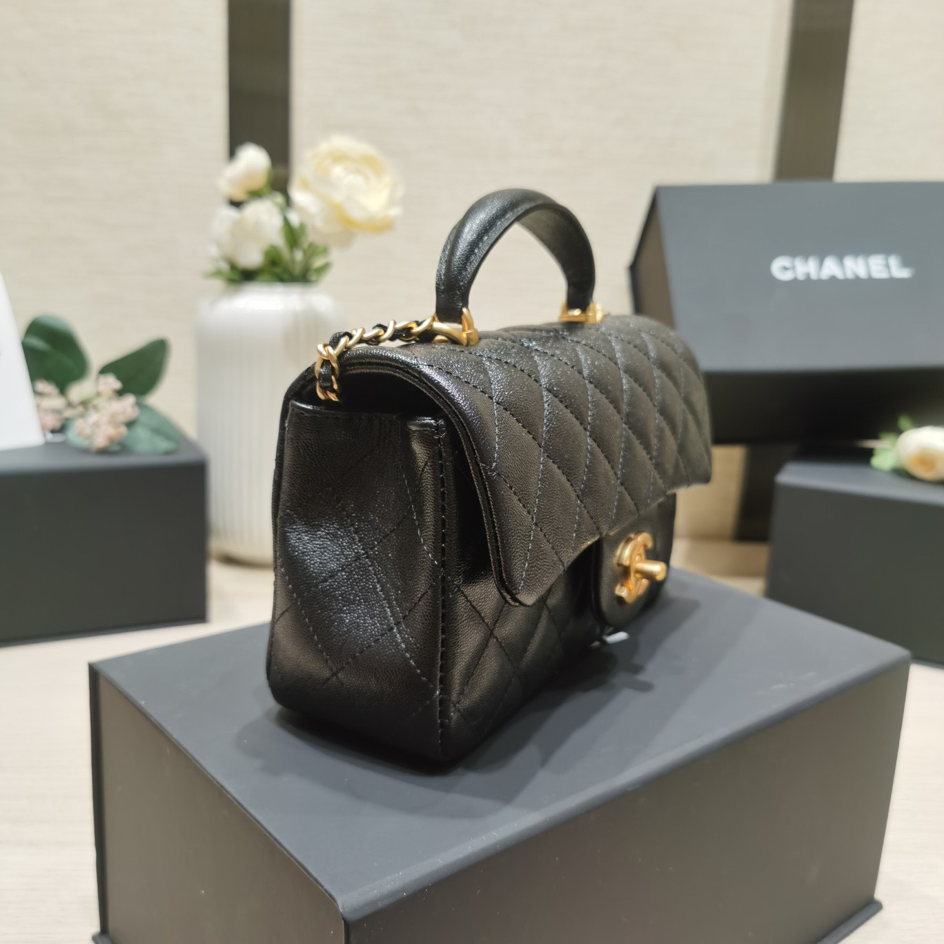 Túi Xách Nữ Chanel Handle Replica 11 Cao Cấp Màu Đen 20cm (8) Túi Xách Nữ Chanel Handle Replica 11 Cao Cấp Màu Đen 20cm (1)