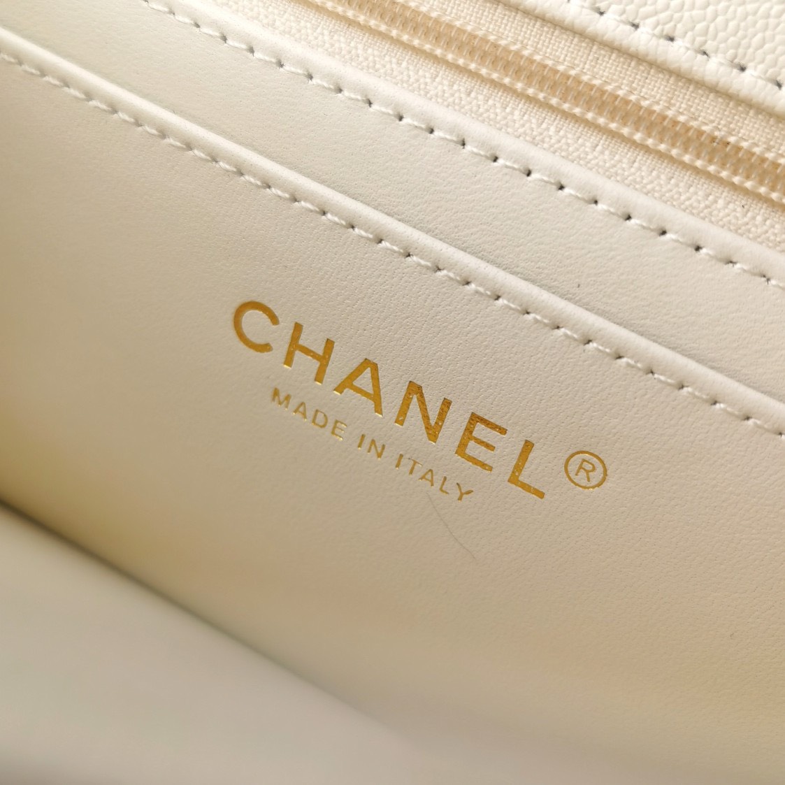 Túi Xách Nữ Chanel Handle Replica 11 Cao Cấp Màu Trắng 20cm (2) Túi Xách Nữ Chanel Handle Replica 11 Cao Cấp Màu Trắng 20cm (2)