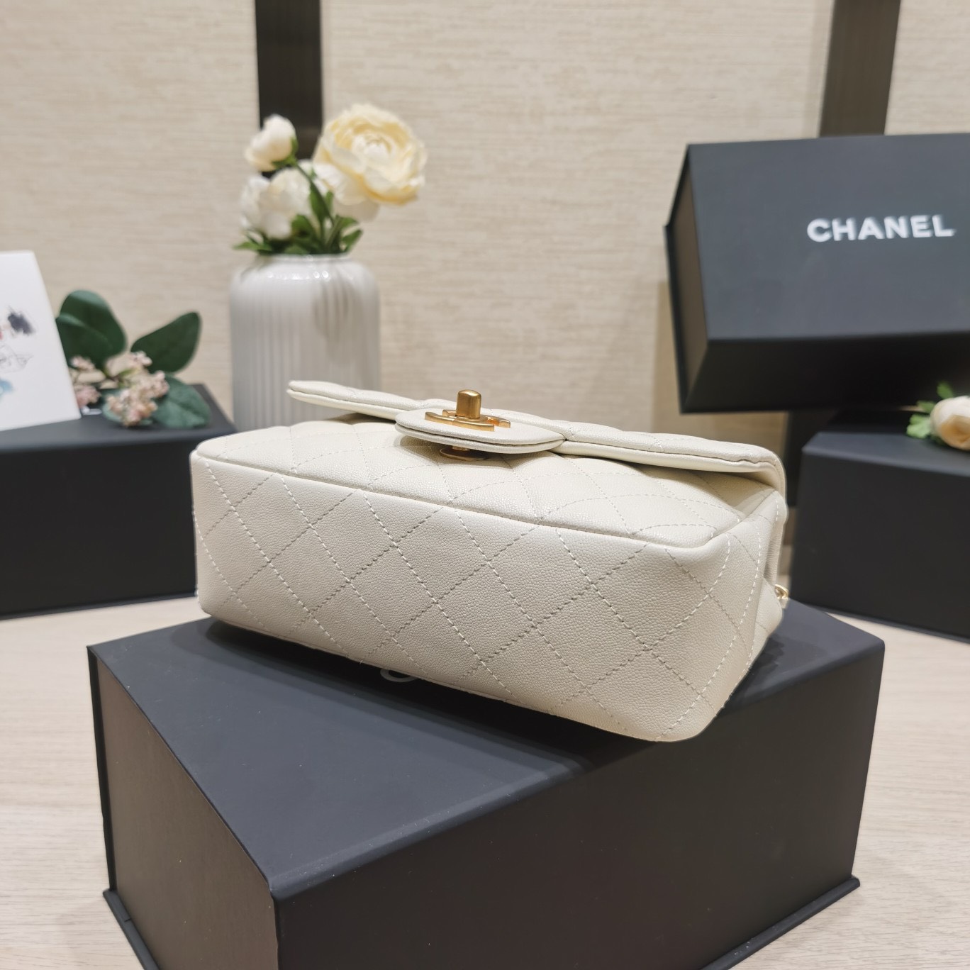 Túi Xách Nữ Chanel Handle Replica 11 Cao Cấp Màu Trắng 20cm (6) Túi Xách Nữ Chanel Handle Replica 11 Cao Cấp Màu Trắng 20cm (2)