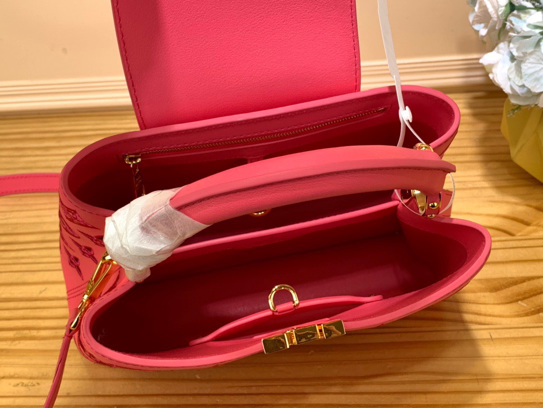 Túi Xách Nữ Louis Vuitton LV Capucines Replica 11 Màu Đỏ 27x18x9cm (4) Túi Xách Nữ Louis Vuitton LV Capucines Replica 11 Màu Đỏ 27x18x9cm (2)