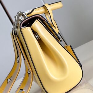 Túi Xách Nữ Louis Vuitton LV Clunny Rep 11 Cao Cấp Màu Vàng 20x16cm (2)