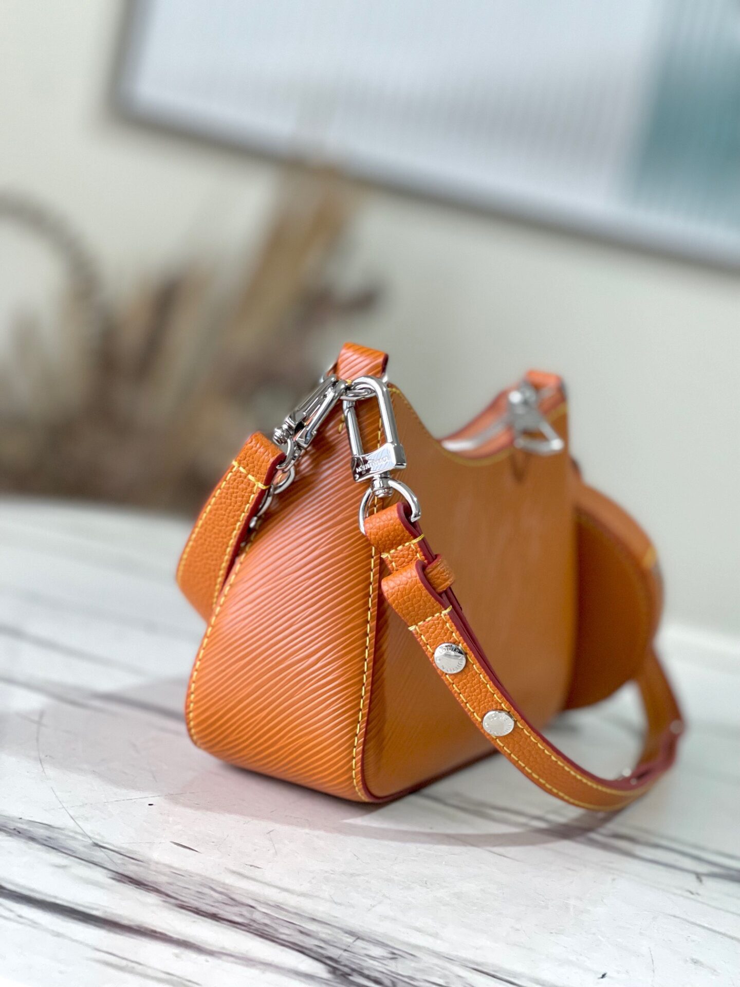 Túi Xách Nữ Louis Vuitton LV Marellini Màu Cam Rep 11 Cao Cấp 19×13,5×6,5cm (4) Túi Xách Nữ Louis Vuitton LV Marellini Màu Cam Rep 11 Cao Cấp 19×13,5×6,5cm (2)