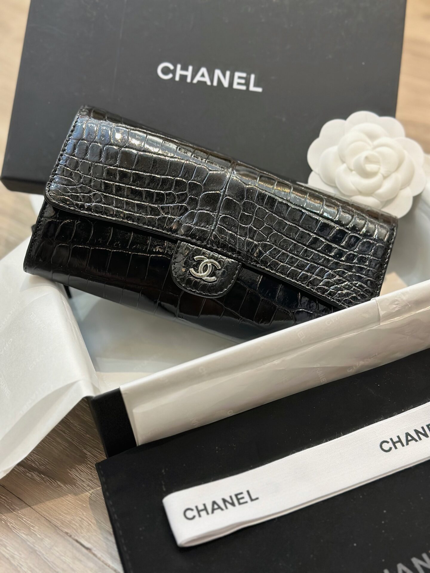 Ví Chanel Crocodile Da Cá Sấu Replica 11 Cao Cấp Màu Đen 12cm (1) Ví Chanel Crocodile Da Cá Sấu Replica 11 Cao Cấp Màu Đen 12cm (2)