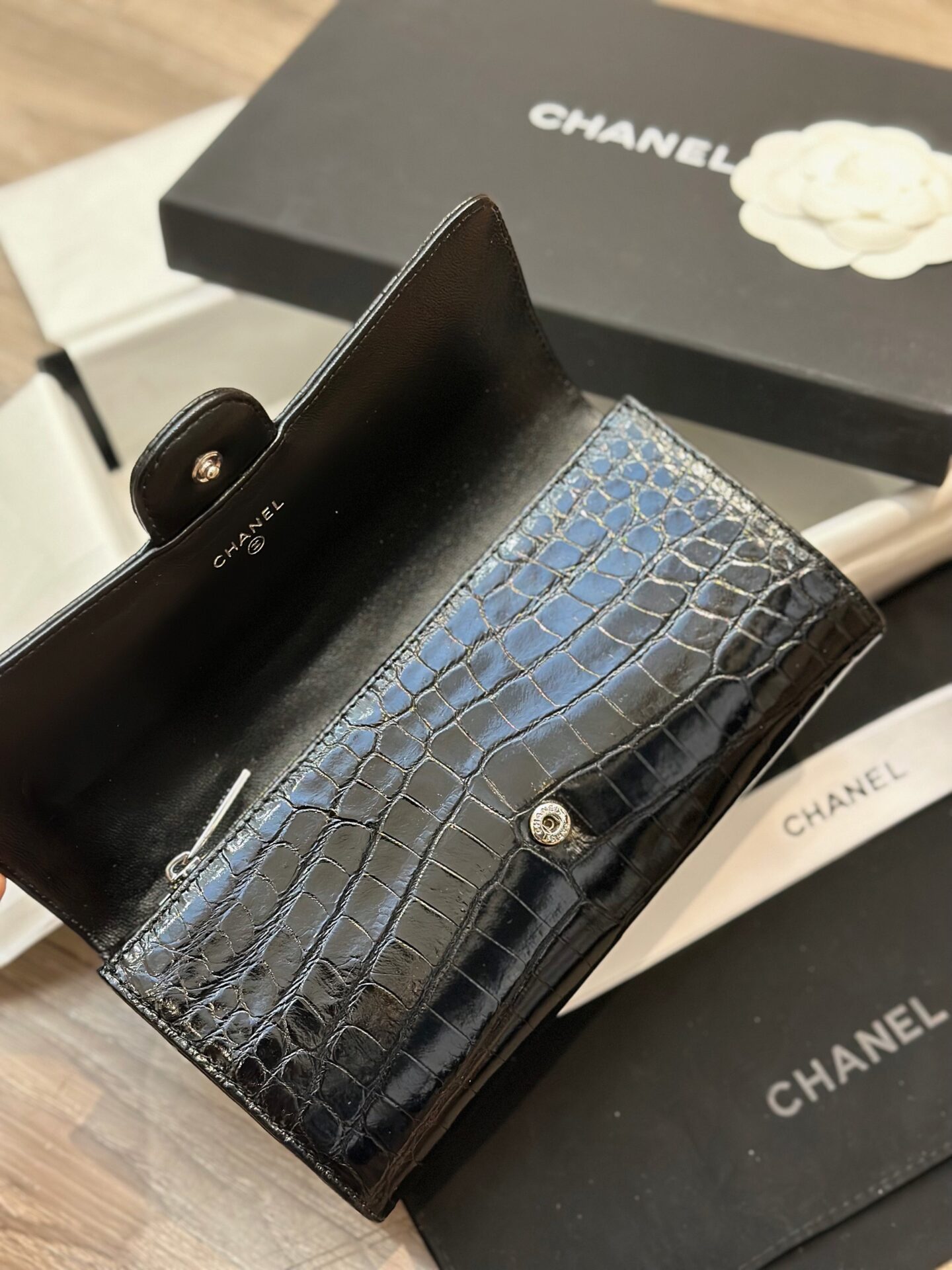 Ví Chanel Crocodile Da Cá Sấu Replica 11 Cao Cấp Màu Đen 12cm (3) Ví Chanel Crocodile Da Cá Sấu Replica 11 Cao Cấp Màu Đen 12cm (2)