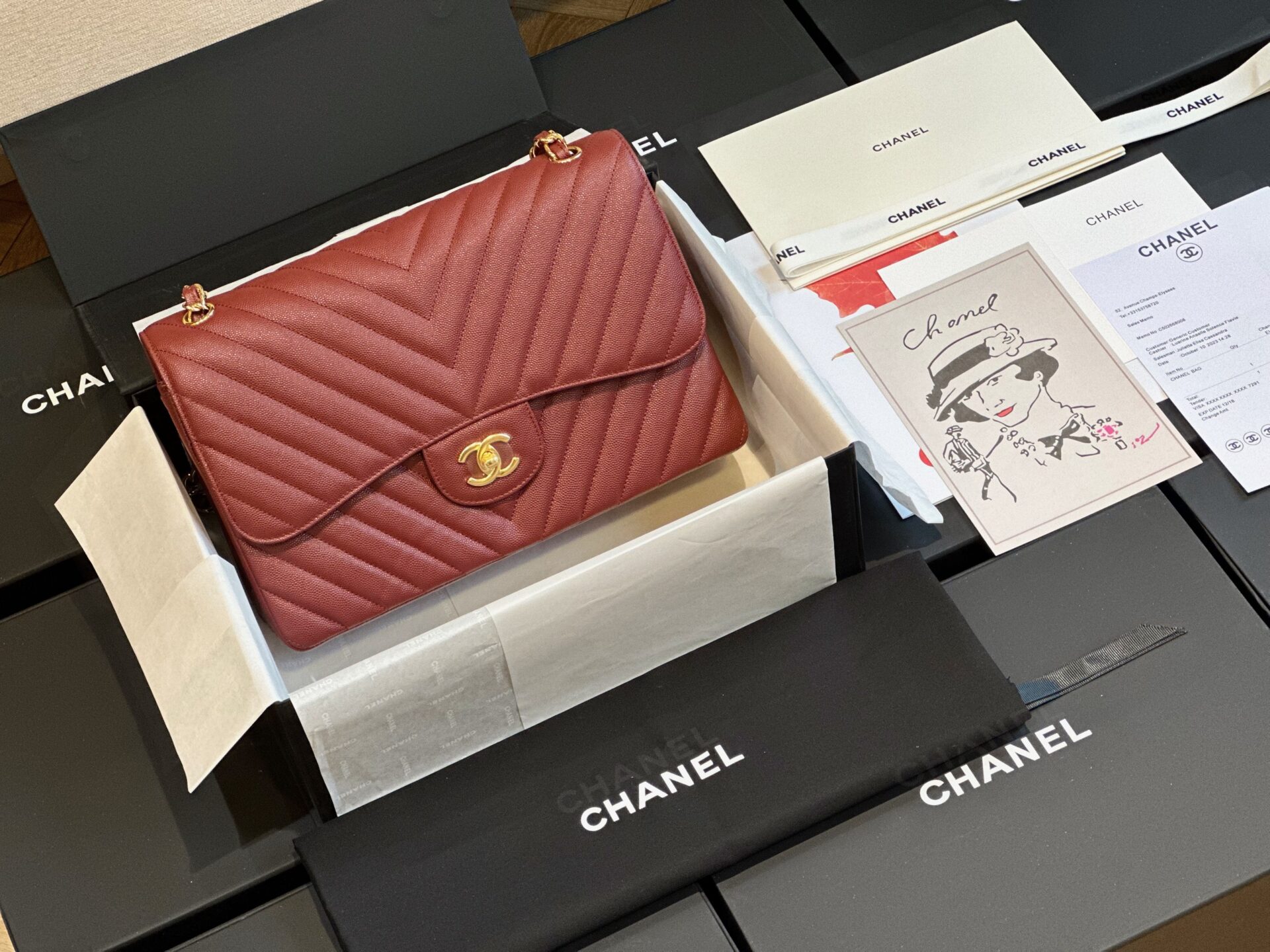 Túi Xách Chanel Classic Jumbo Da Hạt Carvia Like Auth Màu Đỏ 30cm (1) Túi Xách Chanel Classic Jumbo Da Hạt Carvia Like Auth Màu Đỏ 30cm (2)