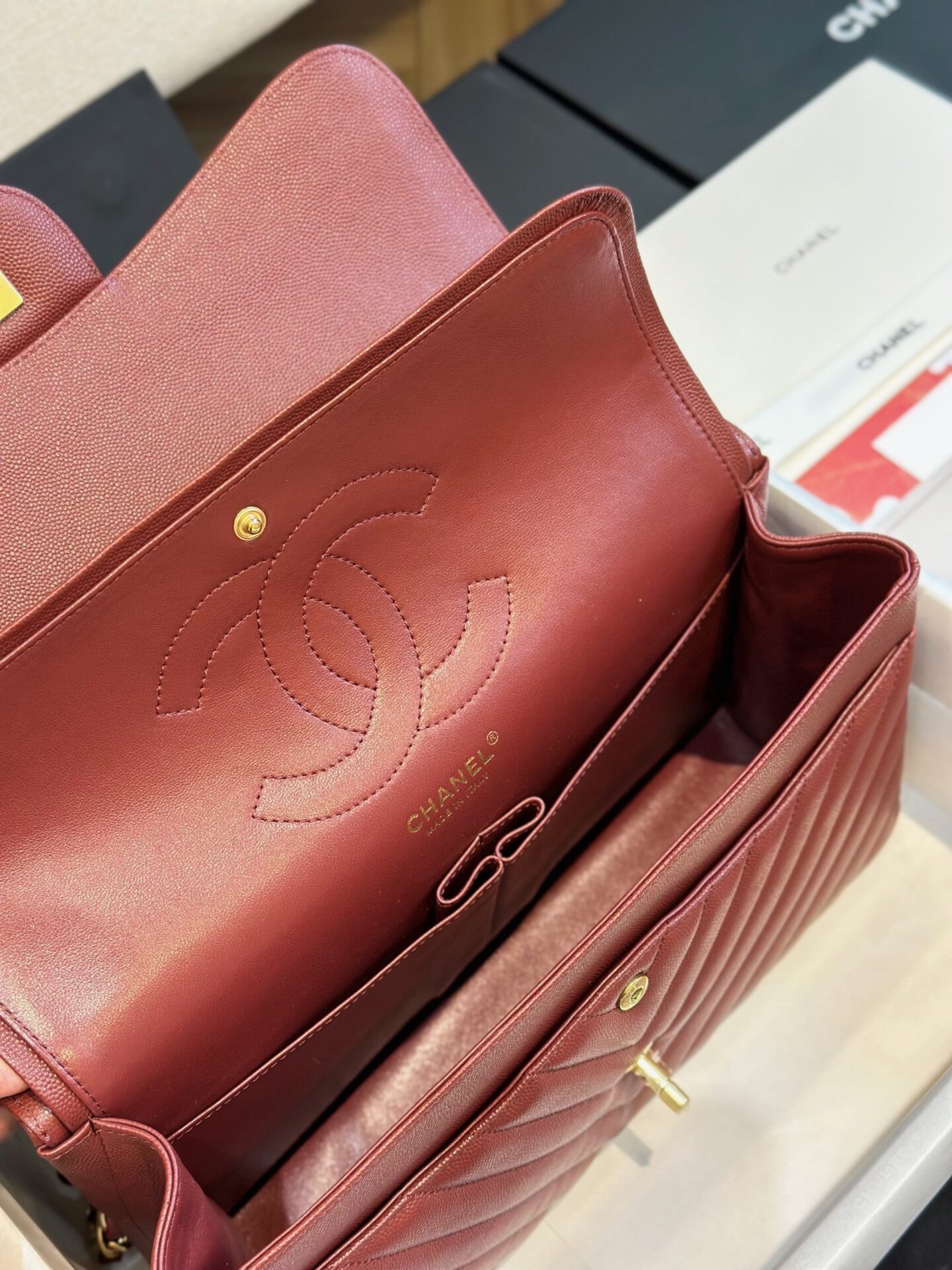 Túi Xách Chanel Classic Jumbo Da Hạt Carvia Like Auth Màu Đỏ 30cm (2) Túi Xách Chanel Classic Jumbo Da Hạt Carvia Like Auth Màu Đỏ 30cm (2)