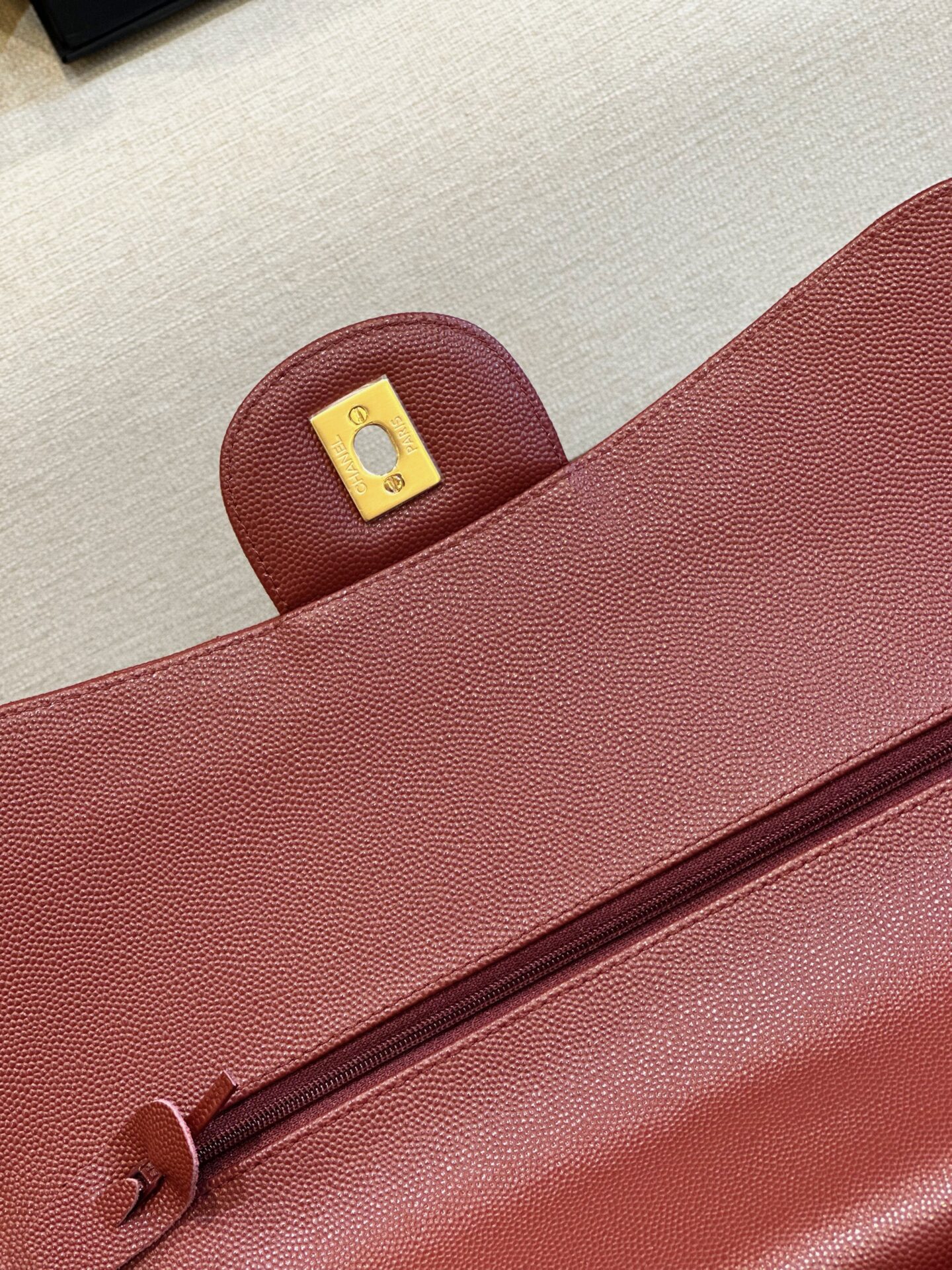 Túi Xách Chanel Classic Jumbo Da Hạt Carvia Like Auth Màu Đỏ 30cm (3) Túi Xách Chanel Classic Jumbo Da Hạt Carvia Like Auth Màu Đỏ 30cm (2)