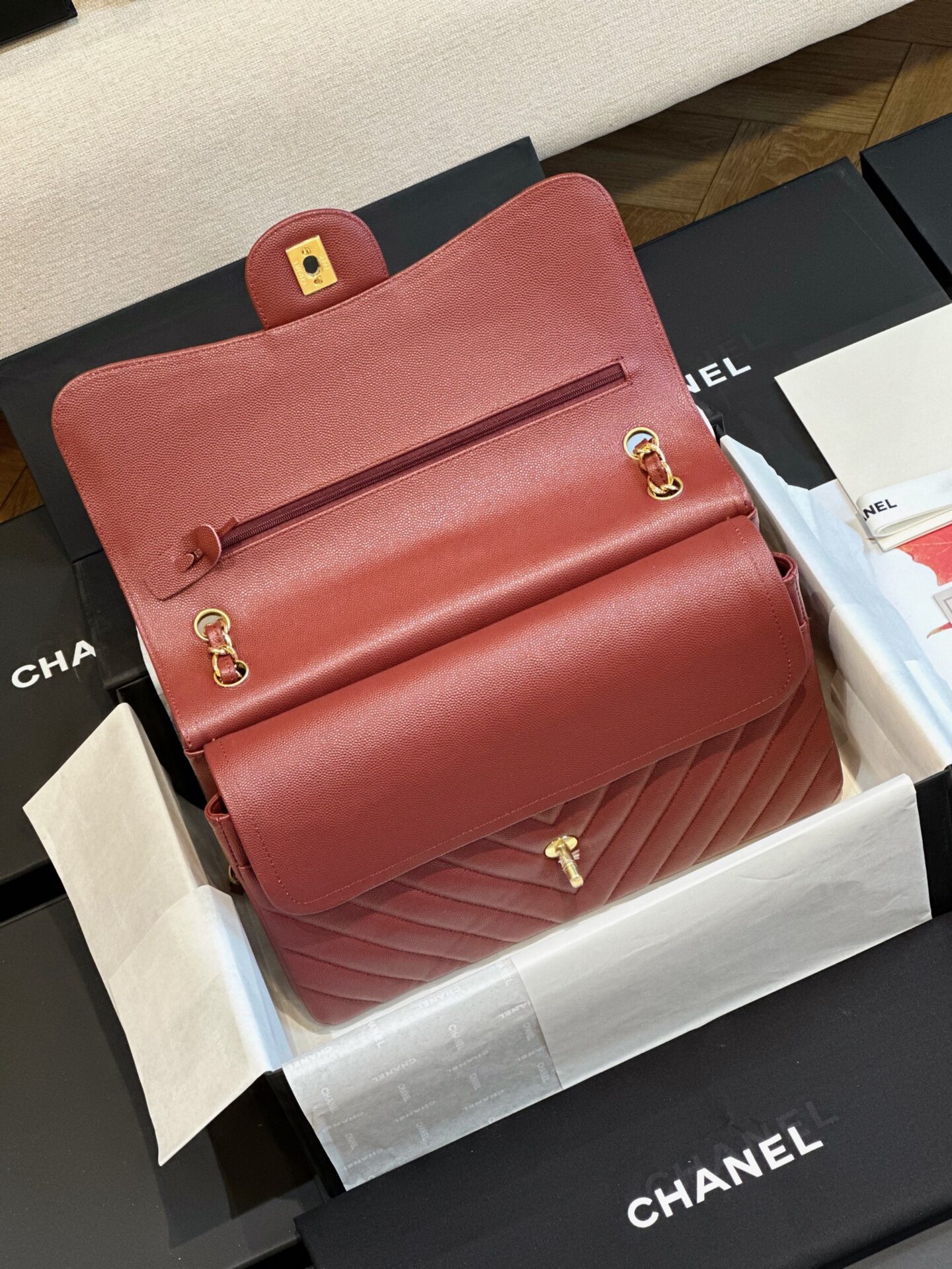 Túi Xách Chanel Classic Jumbo Da Hạt Carvia Like Auth Màu Đỏ 30cm (4) Túi Xách Chanel Classic Jumbo Da Hạt Carvia Like Auth Màu Đỏ 30cm (2)