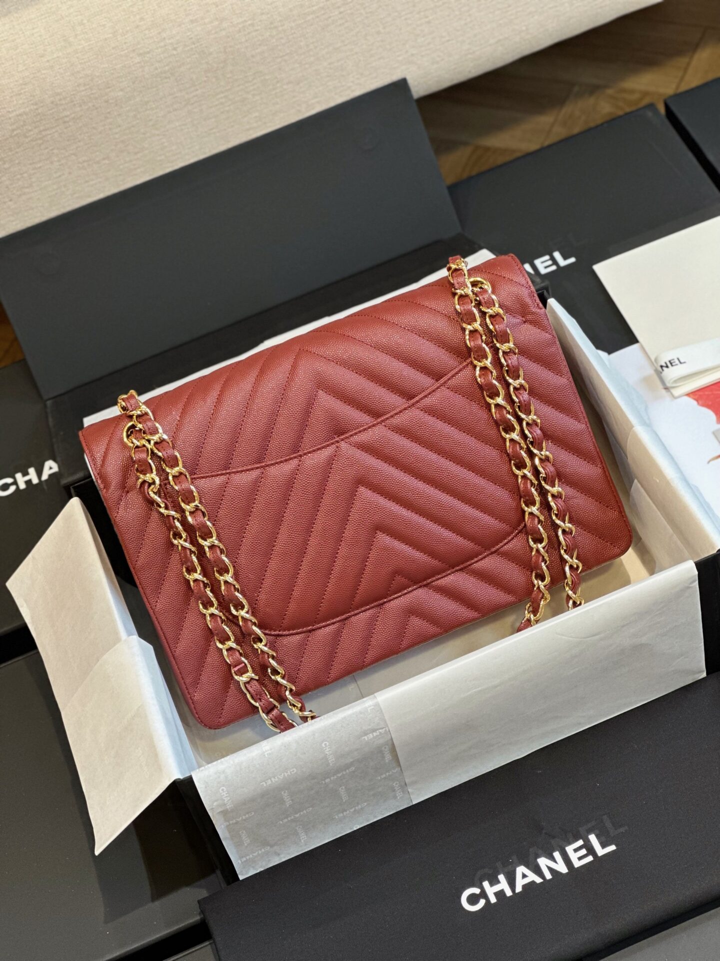 Túi Xách Chanel Classic Jumbo Da Hạt Carvia Like Auth Màu Đỏ 30cm (5) Túi Xách Chanel Classic Jumbo Da Hạt Carvia Like Auth Màu Đỏ 30cm (2)