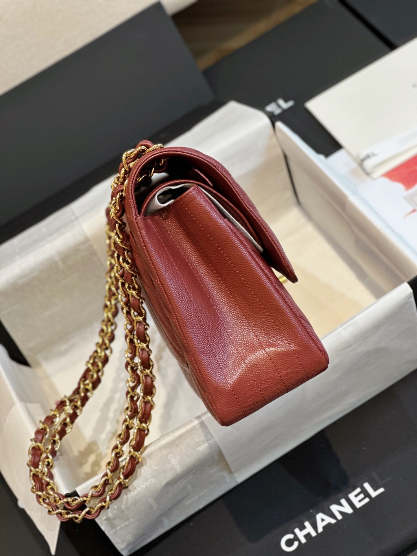 Túi Xách Chanel Classic Jumbo Da Hạt Carvia Like Auth Màu Đỏ 30cm (6) Túi Xách Chanel Classic Jumbo Da Hạt Carvia Like Auth Màu Đỏ 30cm (2)