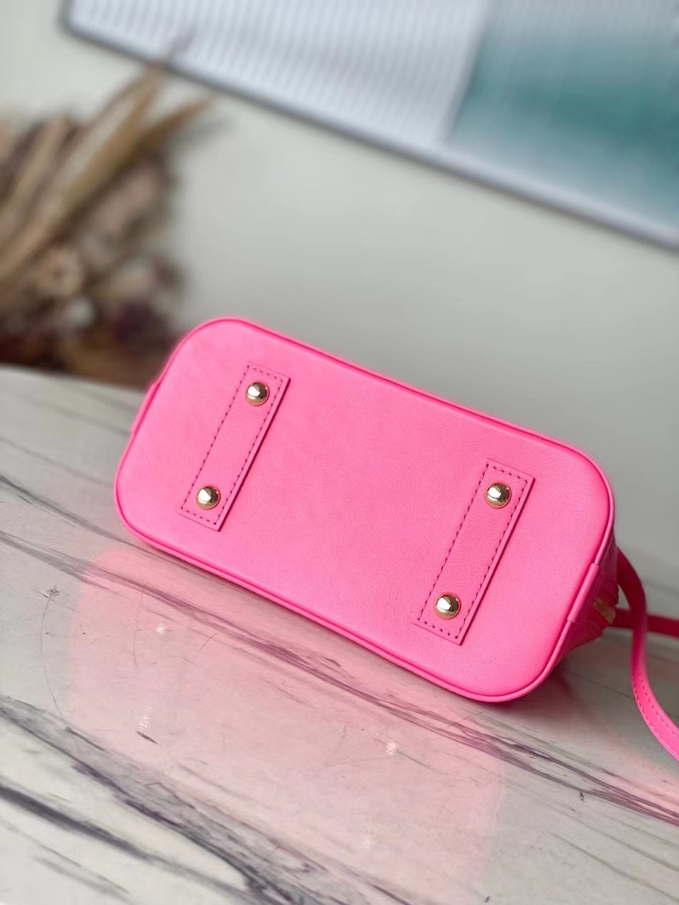 Túi Xách Louis Vuitton LV Alma BB Replica 11 Màu Hồng 23.5x17.5x11 (7) Túi Xách Louis Vuitton LV Alma BB Replica 11 Màu Hồng 23.5x17.5x11 (2)