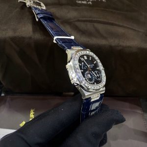 Patek Philippe Nautilus 5724 Đính Moissanite Baguette Màu Xanh Blue (3)