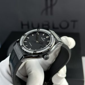 Đồng Hồ Hublot Chế Tác Vỏ Gốm Đen Đính Đá Tinh Chỉnh Máy SW300 Nhà Máy JJZ 42mm (1)