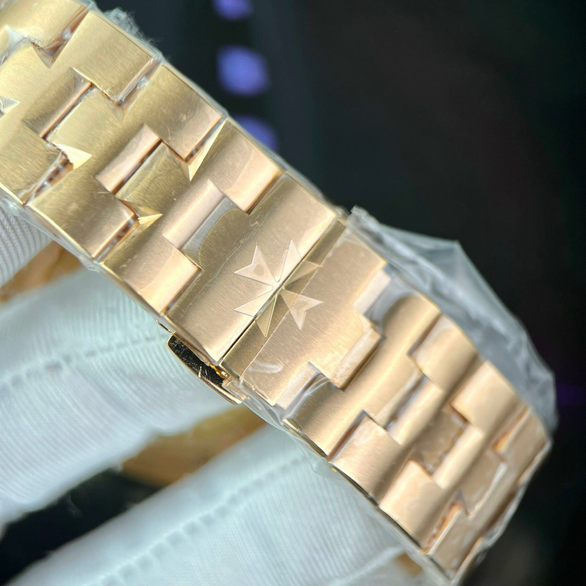 Vacheron Constantin Replica Cao Cấp Overseas 4500V Nhà Máy PPF 41mm Vacheron Constantin Replica Cao Cấp Overseas 4500V Nhà Máy PPF 41mm