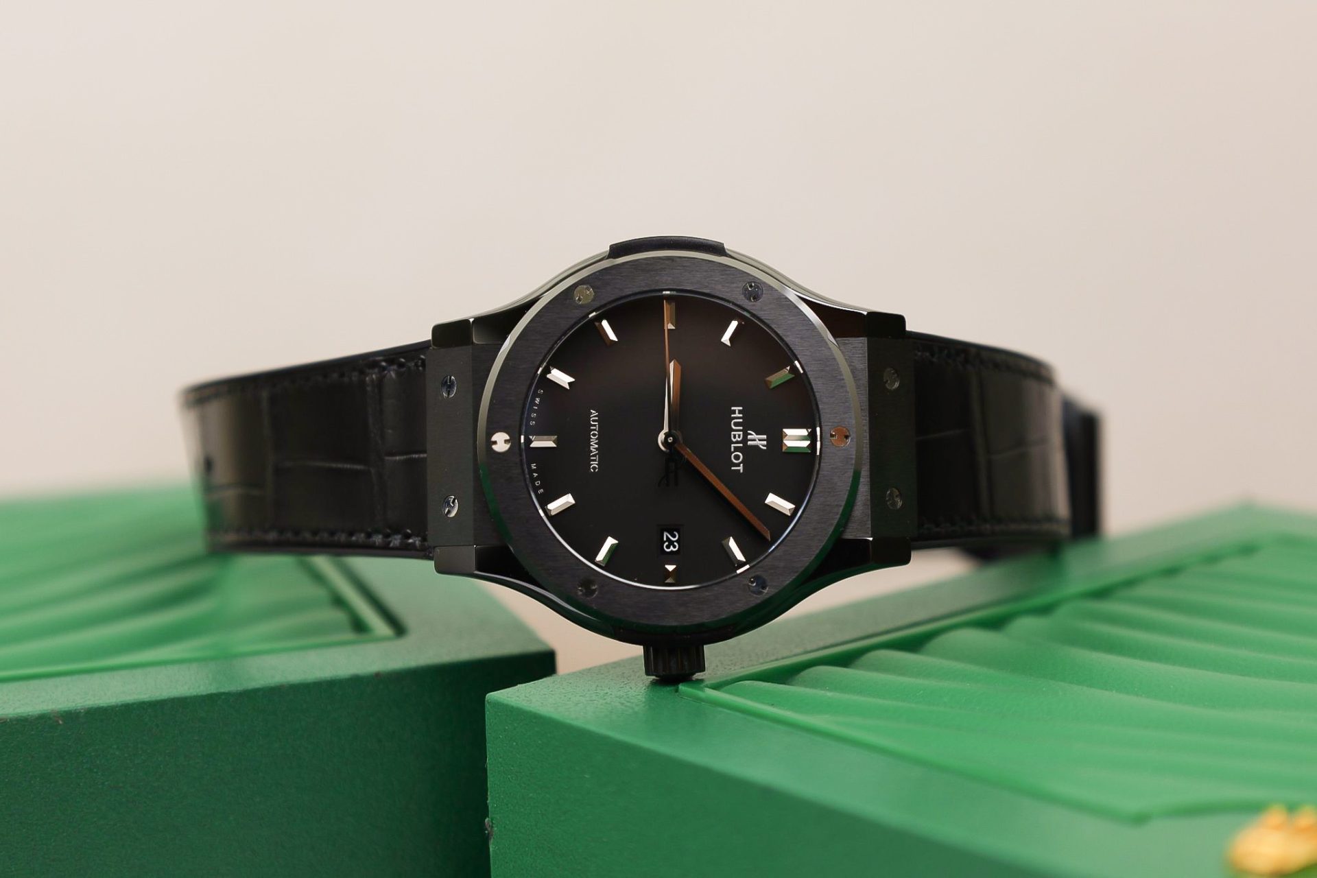 Đồng Hồ Hublot Nam Rep 1:1 Vỏ Gốm Đen Máy Tinh Chỉnh SW300 JJZ Factory 42mm (1) Đồng Hồ Hublot Nam Rep 1:1 Vỏ Gốm Đen Máy Tinh Chỉnh SW300 JJZ Factory 42mm (1)