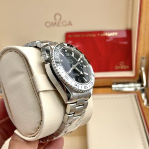 Đồng Hồ Omega Chế Tác Seamaster Planet Ocean GMT Mặt Số Đen (1)