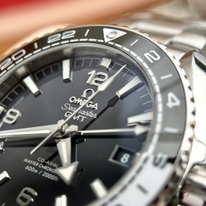 Đồng Hồ Omega Chế Tác Seamaster Planet Ocean GMT Mặt Số Đen (1)