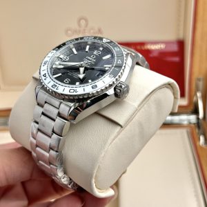 Đồng Hồ Omega Chế Tác Seamaster Planet Ocean GMT Mặt Số Đen (1)