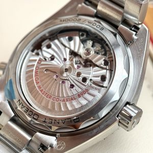 Đồng Hồ Omega Chế Tác Seamaster Planet Ocean GMT Mặt Số Đen (1)