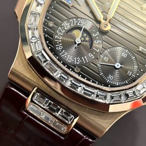 Đồng Hồ Patek Philippe Nautilus 5724 Vàng Khối 18K Kim Cương Tự Nhiên Chế Tác Hong Kong 40mm (1)