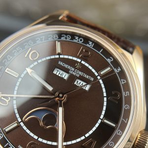 Đồng Hồ Vacheron Constantin Replica Cao Cấp FiftySix Complete Calendar 4000E ZF Màu Nâu (1)