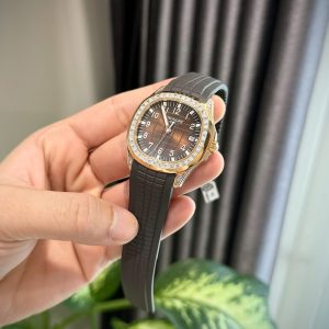 Patek Philippe Aquanaut 5167R Chế Tác Bọc Vàng Đính Kim Cương Moissanite Baguette 40mm (2)