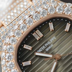 Patek Philippe Nautilus 5711 Chế Tác Bọc Vàng Thật + Đính Full Kim Cương Moissanite Hong Kong 40mm (2)