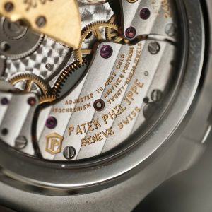 Patek Philippe Nautilus 5712 Tinh Chỉnh Mặt Số + Ô Lịch + Vỏ + Máy Chuẩn Auth 40mm (2)