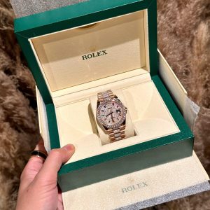 Đồng Hồ Rolex Day-Date Replica Cao Cấp Độ Moissanite Bọc Vàng Hồng 18K 40mm (8)