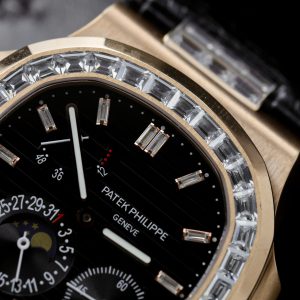 Patek Philippe Nautilus 5724R Replica 11 Cao Cấp Màu Đen Nhà Máy GR 40mm (2)