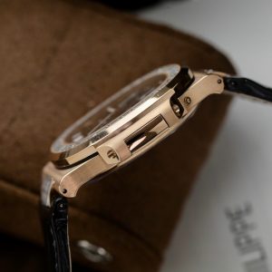 Patek Philippe Nautilus 5724R Replica 11 Cao Cấp Màu Đen Nhà Máy GR 40mm (2)