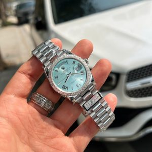 Rolex Rep 11 Day-Date Mặt Xanh Băng Cọc Số La Mã Trọng Lượng 158Gram Viền Độ Kim Cương Moissanite QF 36mm (2)