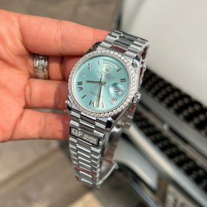 Rolex Rep 11 Day-Date Mặt Xanh Băng Cọc Số La Mã Trọng Lượng 158Gram Viền Độ Kim Cương Moissanite QF 36mm (2)