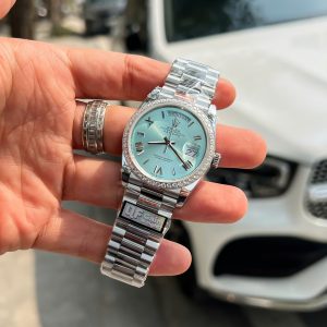 Rolex Rep 11 Day-Date Mặt Xanh Băng Cọc Số La Mã Trọng Lượng 158Gram Viền Độ Kim Cương Moissanite QF 36mm (2)