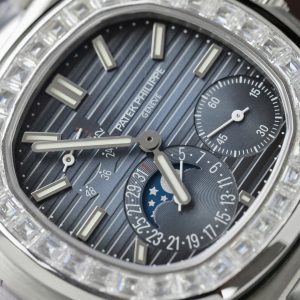 Patek Philippe Nautilus 5724G Rep 11 Mặt Tinh Chỉnh + Đính Kim Cương Moissanite Baguette 40mm (2)