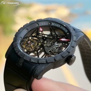 Roger Dubuis DBEX0577 Chế Tác Vỏ Carbon Bộ Chuyển Động Tourbillon Nhà Máy BBR 42mm (1)