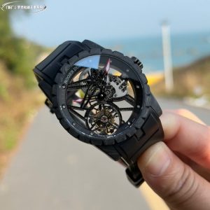 Roger Dubuis DBEX0577 Chế Tác Vỏ Carbon Bộ Chuyển Động Tourbillon Nhà Máy BBR 42mm (1)