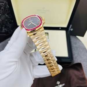 Patek Philippe Nautilus 5723 Chế Tác Bọc Vàng 18K + Ruby Tổng Hợp 40mm (2)