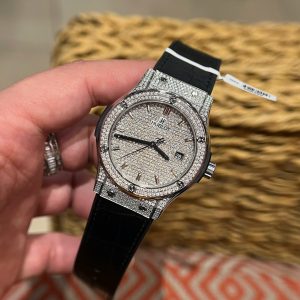 Đồng Hồ Hublot Classic Fusion Titanium Diamonds Pavé Đính Full Moissanite Hong Kong 42mm (3)