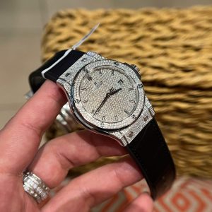 Đồng Hồ Hublot Classic Fusion Titanium Diamonds Pavé Đính Full Moissanite Hong Kong 42mm (3)